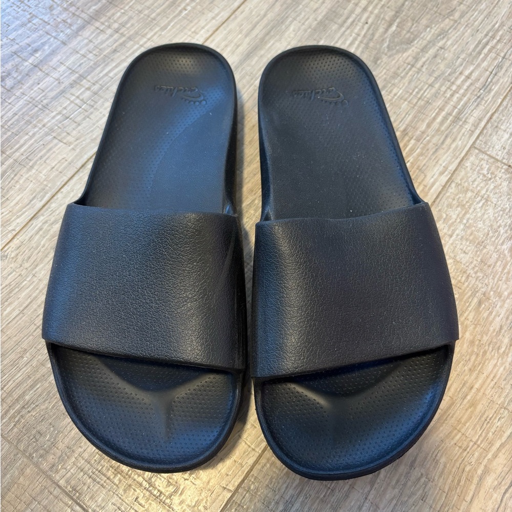 UNISEX Archie’s arch support Black Slide Sandals women’s 7 men’s 6